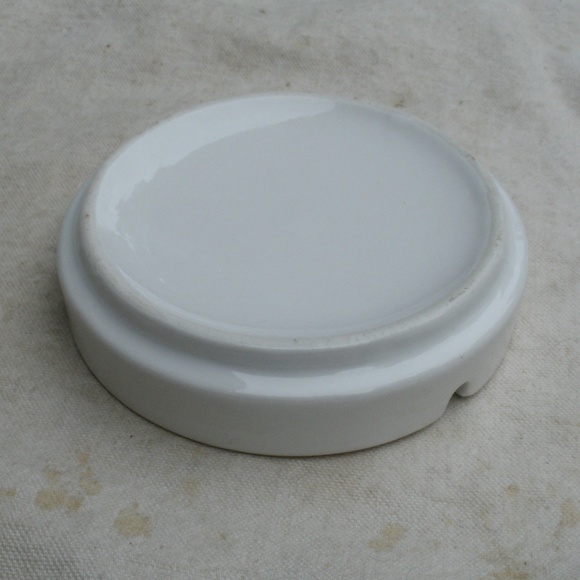 Doral Village of Tobaccoville NC ashtray - Picture 7 of 8